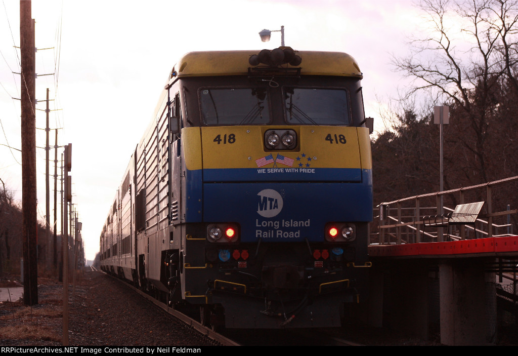 DE30AC_418_6_Cars_C3_5010_Train_6655_St_James.JPG
