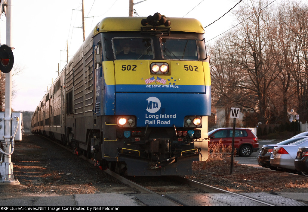 DM30AC_502_501_8_Cars_Train_615_St_James_Lake_Avenue.JPG
