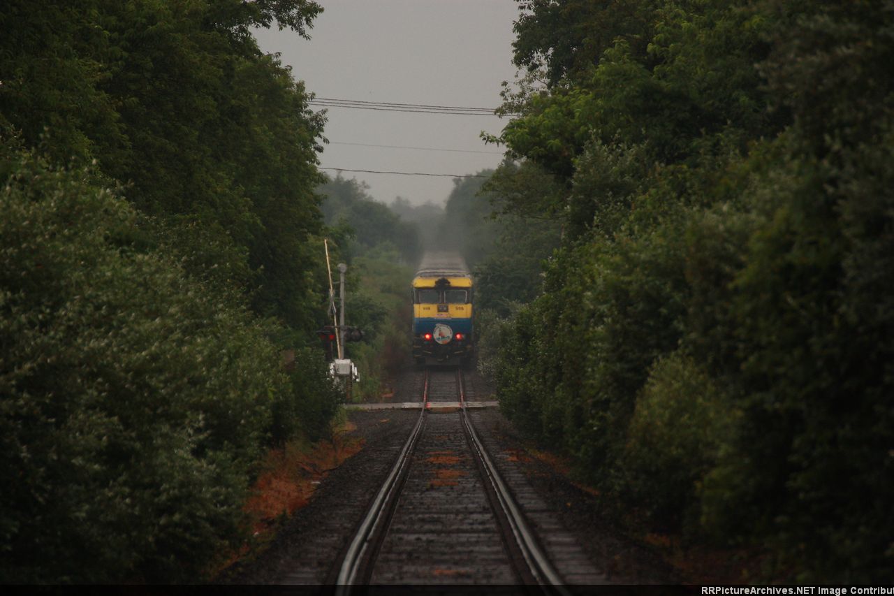 DM30AC_508_502_12_Cars_Train_2798_Cannonball_CR39_Crossing_Southampton.JPG