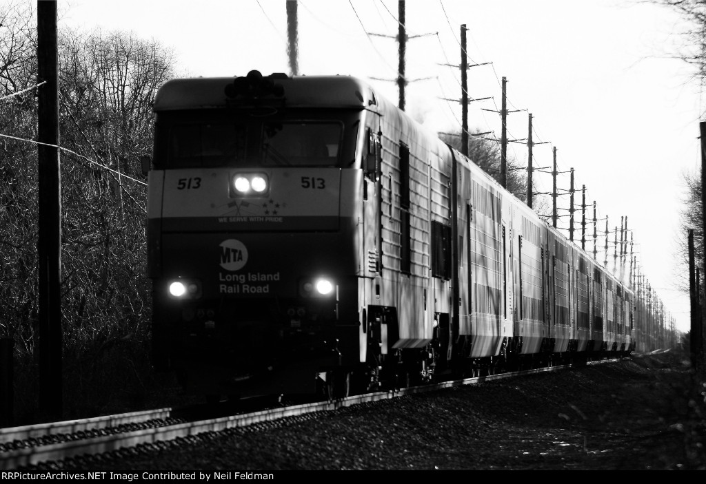 DM30AC_513_510_8_Cars_Train_658_Northern_Blvd_Crossing_BW.jpg