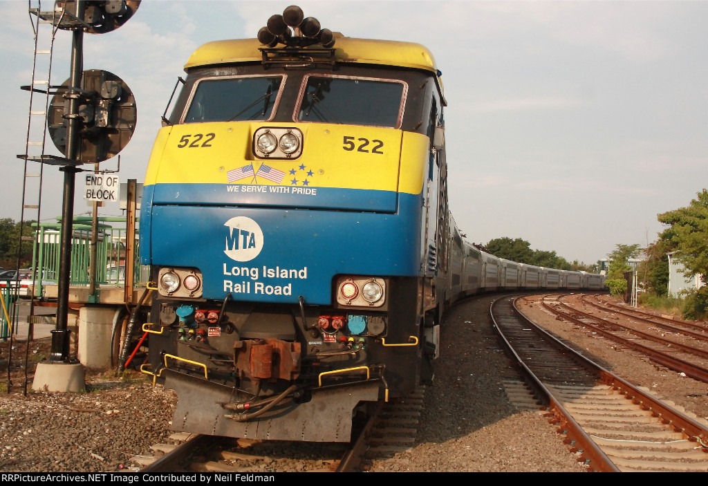 DM30AC_522_501_8_Cars_Train_658_Port_Jefferson.JPG
