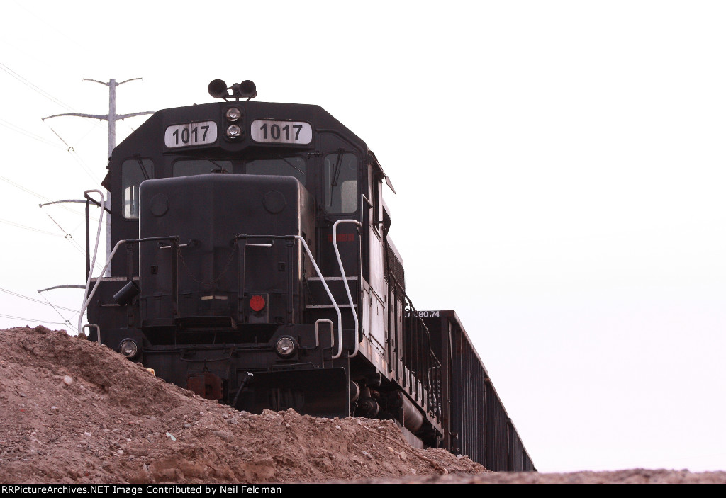 GP38-3_1017_Off_Cliff_Shot_US_Rail_Facility_Yaphank.JPG